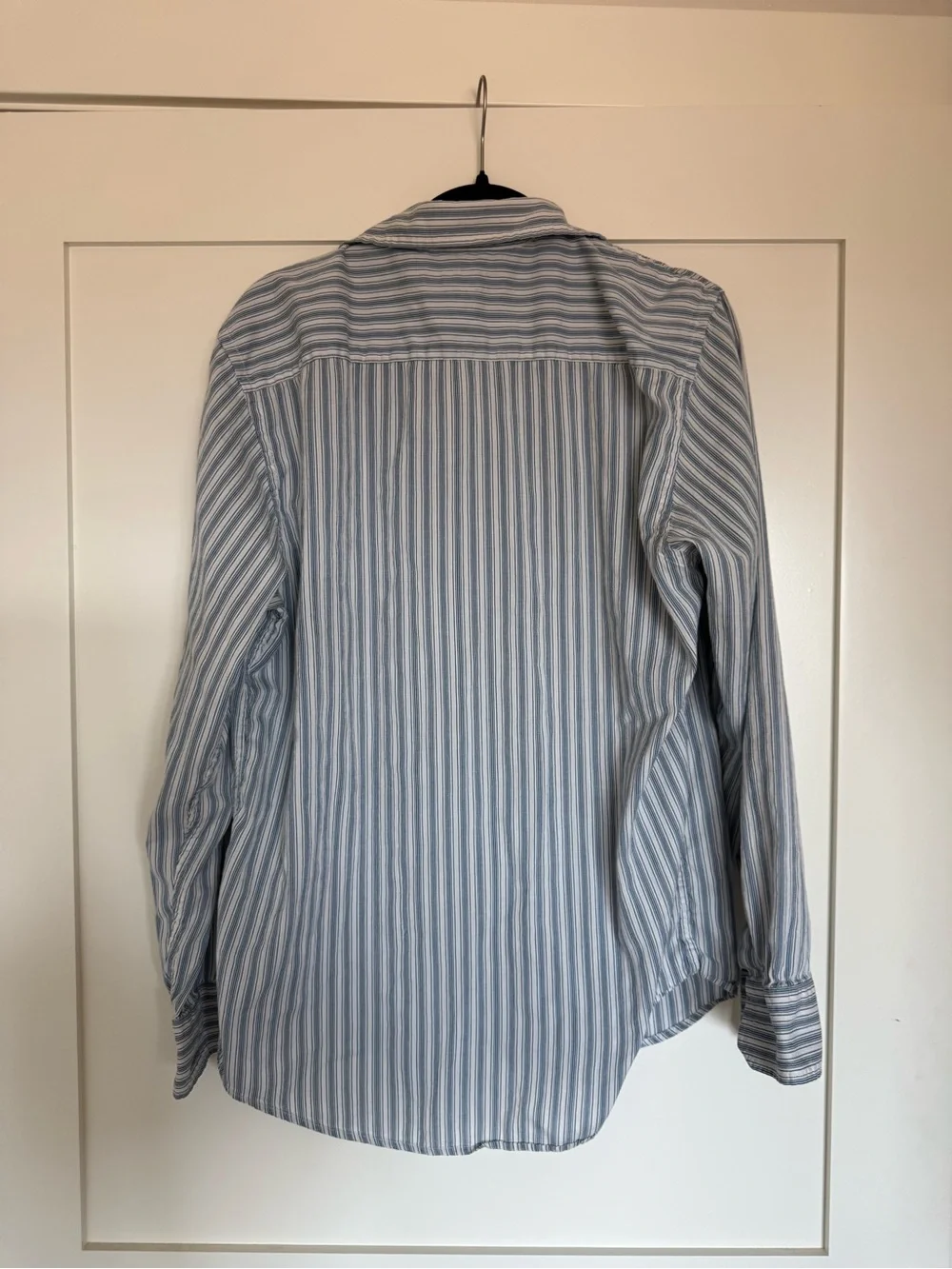 Banana Republic Men's Light Blue and White Striped Button-Down Shirt
